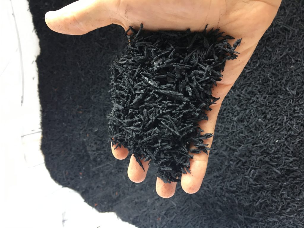 E-Cova - Recupero e trasformazione gomme superelastiche - Produzione polverino e sfilacciato di gomma - fibra black color